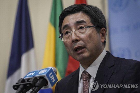 이시카네 기미히로 유엔 주재 일본 대사가 3일(현지시간) 유엔 뉴욕 본사에서 열린 기자설명회에서 발언하고 있다. AP=연합뉴스.